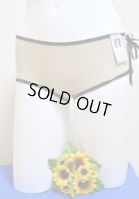 ヒップハングショーツ